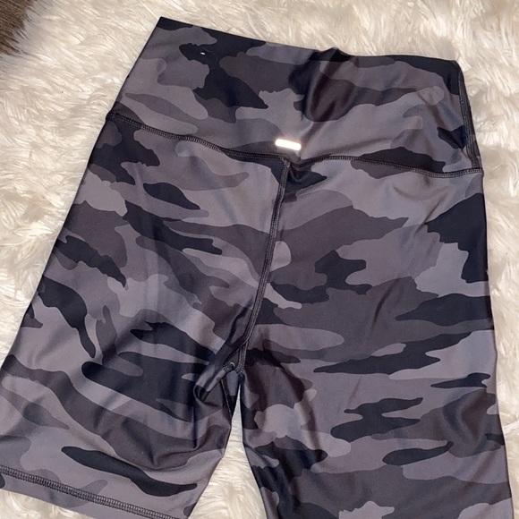 Aerie Black Gray Camo Large Biker Shorts - Picture 4 of 5